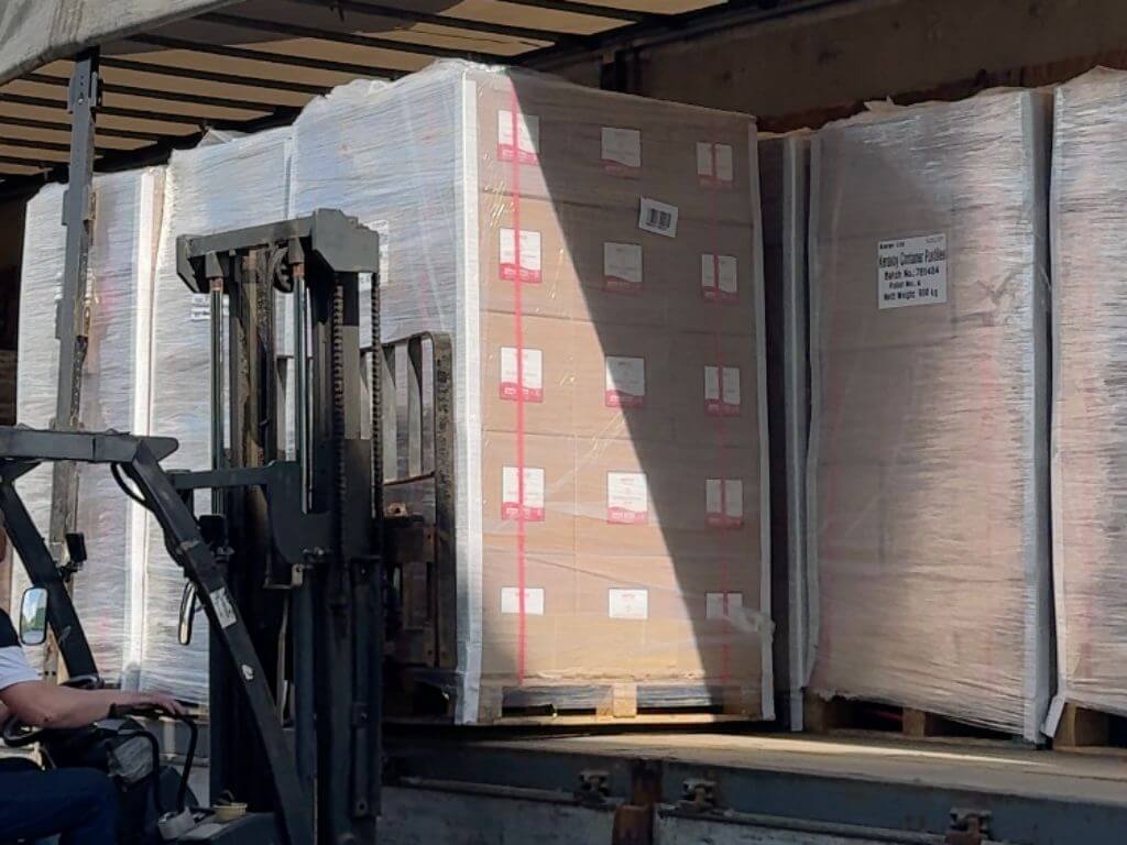 отгрузка воска для свечей паллетами